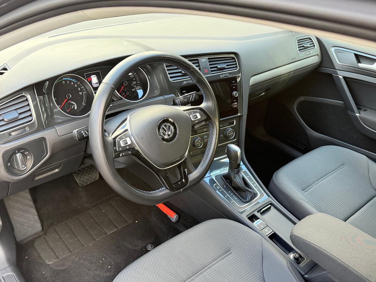 Volkswagen e-Golf E-DITION / PDC v+a / NAVI / LED koplampen