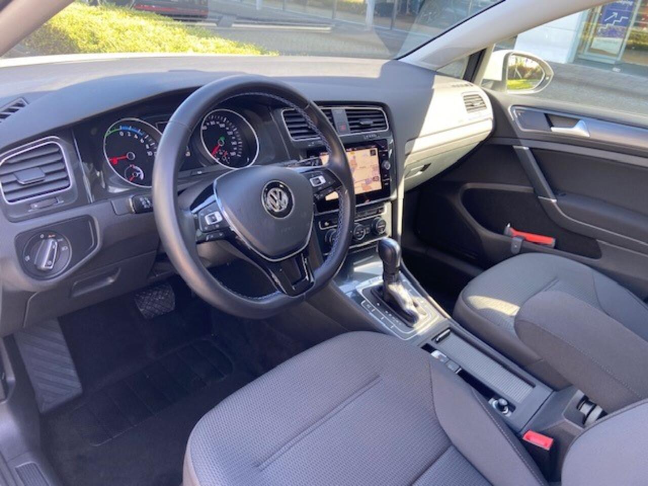 Volkswagen e-Golf E-DITION / LED / Clima/ Navi / PDC / 16''