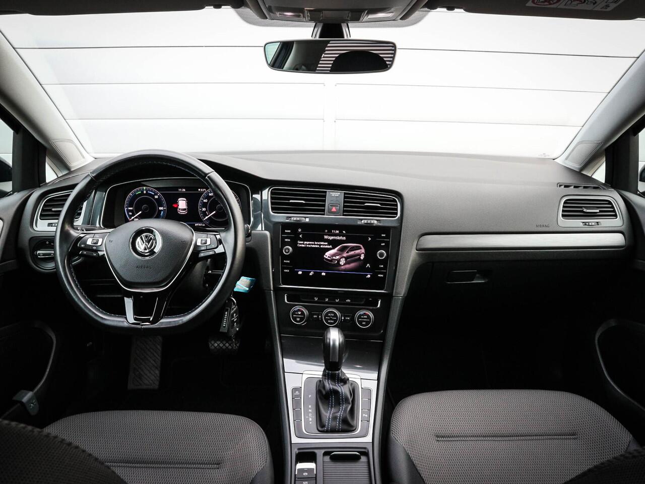 Volkswagen e-Golf E-DITION | Clima | Cruise | Navi | Led | Pdc | 17 Inch | Pdc | Adaptive cruise |