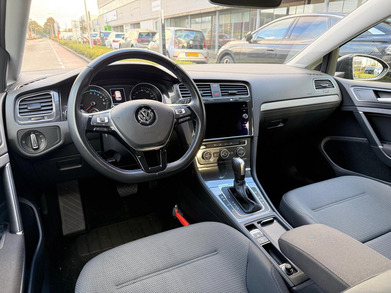 Volkswagen e-Golf E-DITION / PDC v+a / NAVI / LED koplampen