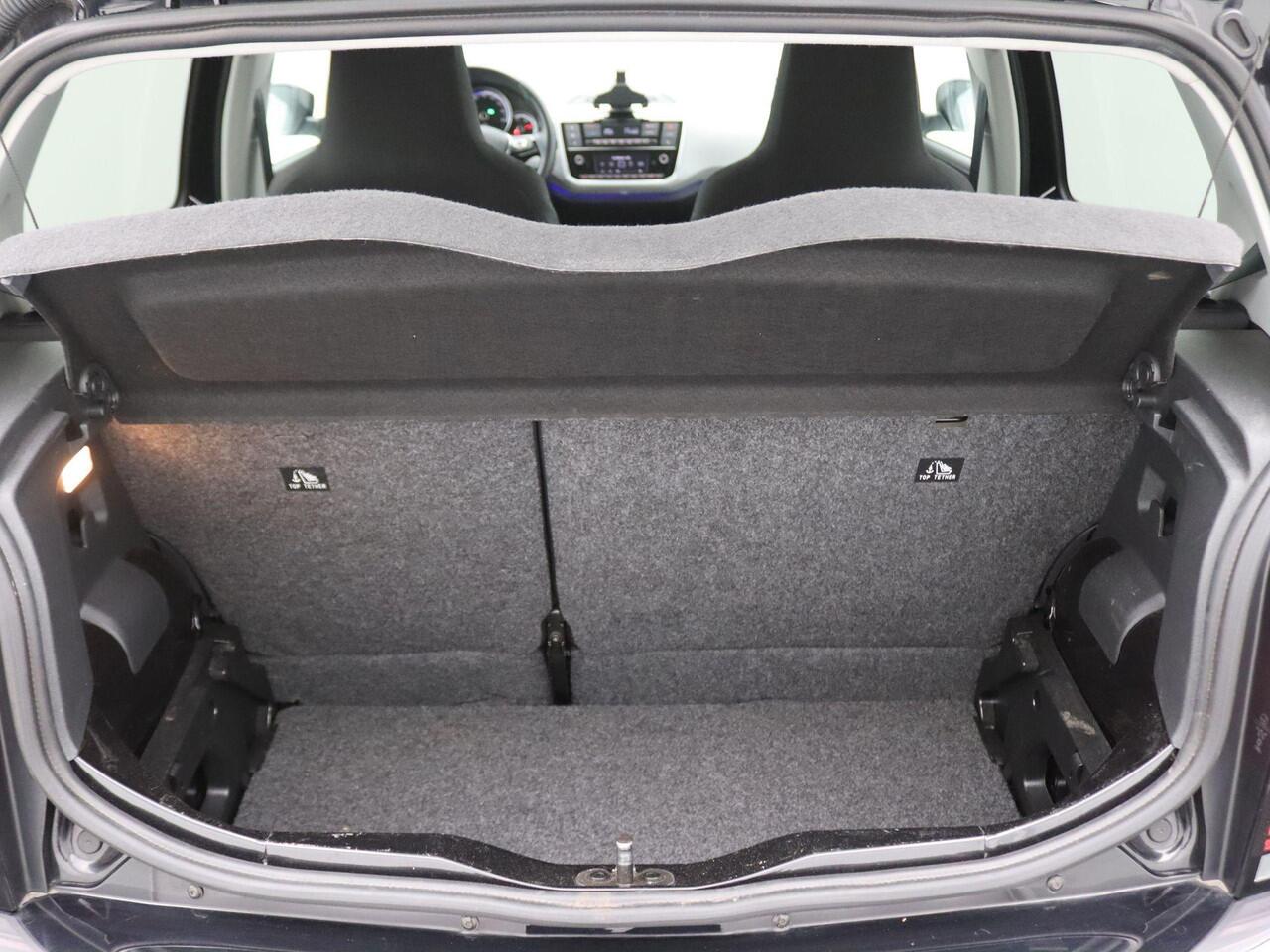 Volkswagen e-Up e-Up! Max 260 km range Cruise, CCS, Stoel- en voorruitverwarming, achteruitrijcamera, Parkeerhulp achter, 15'' lichtmetaal