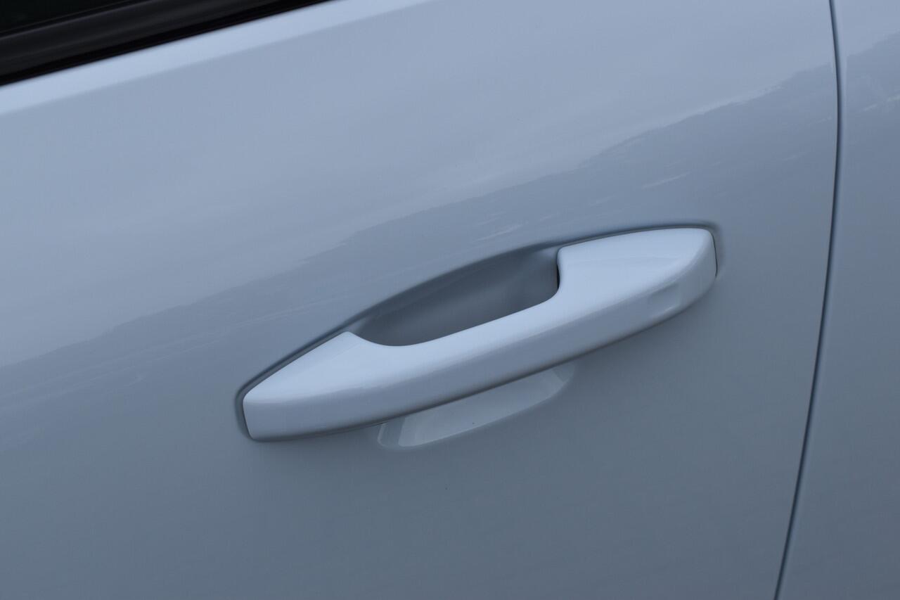 Volvo C40 Recharge Twin Ultimate 82 kWh 408 PK Woolblend | ACC | Pano Dak | Trekhaak | Stoel Stuur verwarming |360 Camera | 19 inch