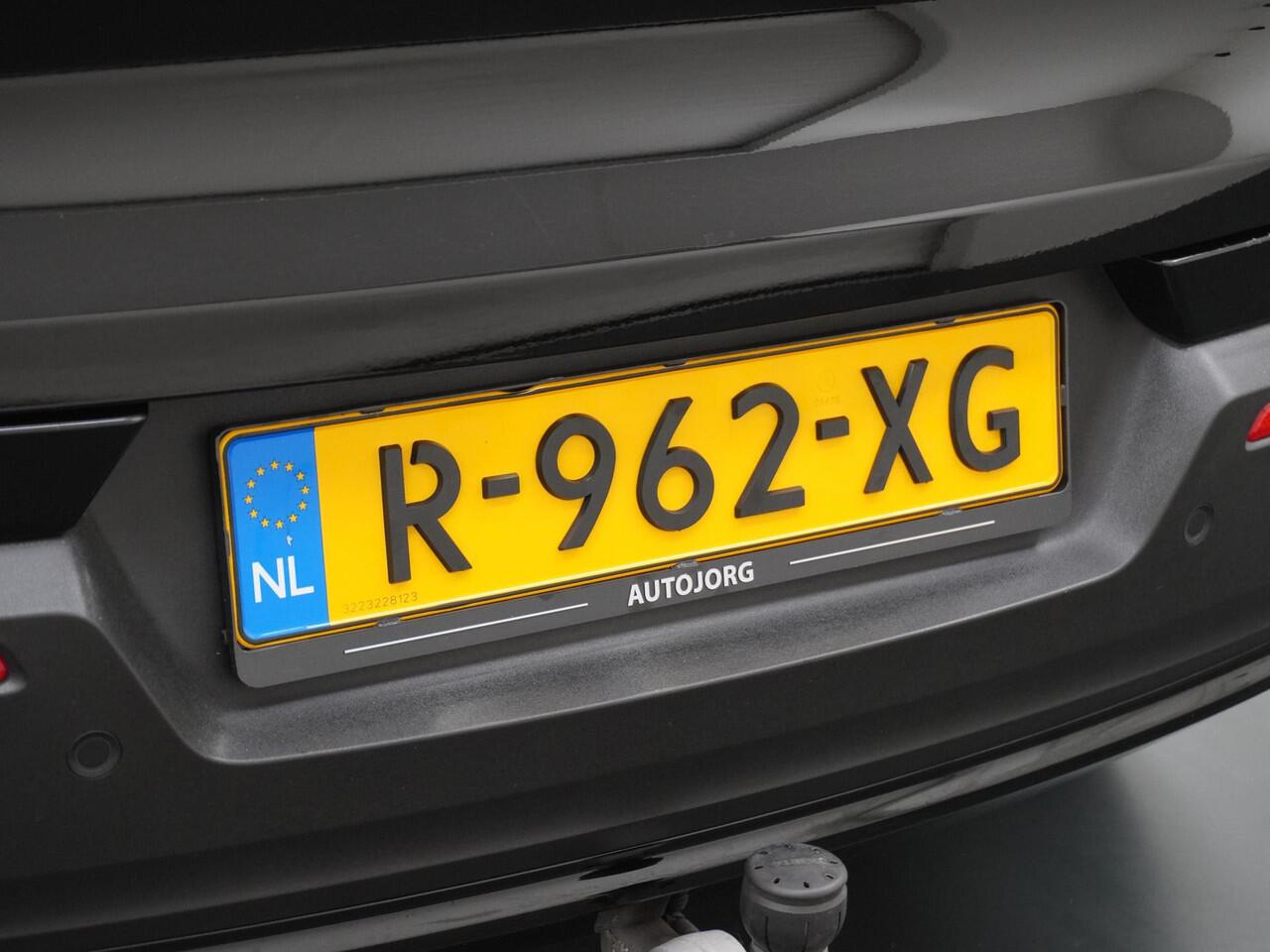 Volvo C40 Single Motor Plus 69 kWh SOH 97% | NAP | Trekhaak | Camera | Panoramadak | Adaptive Cruise