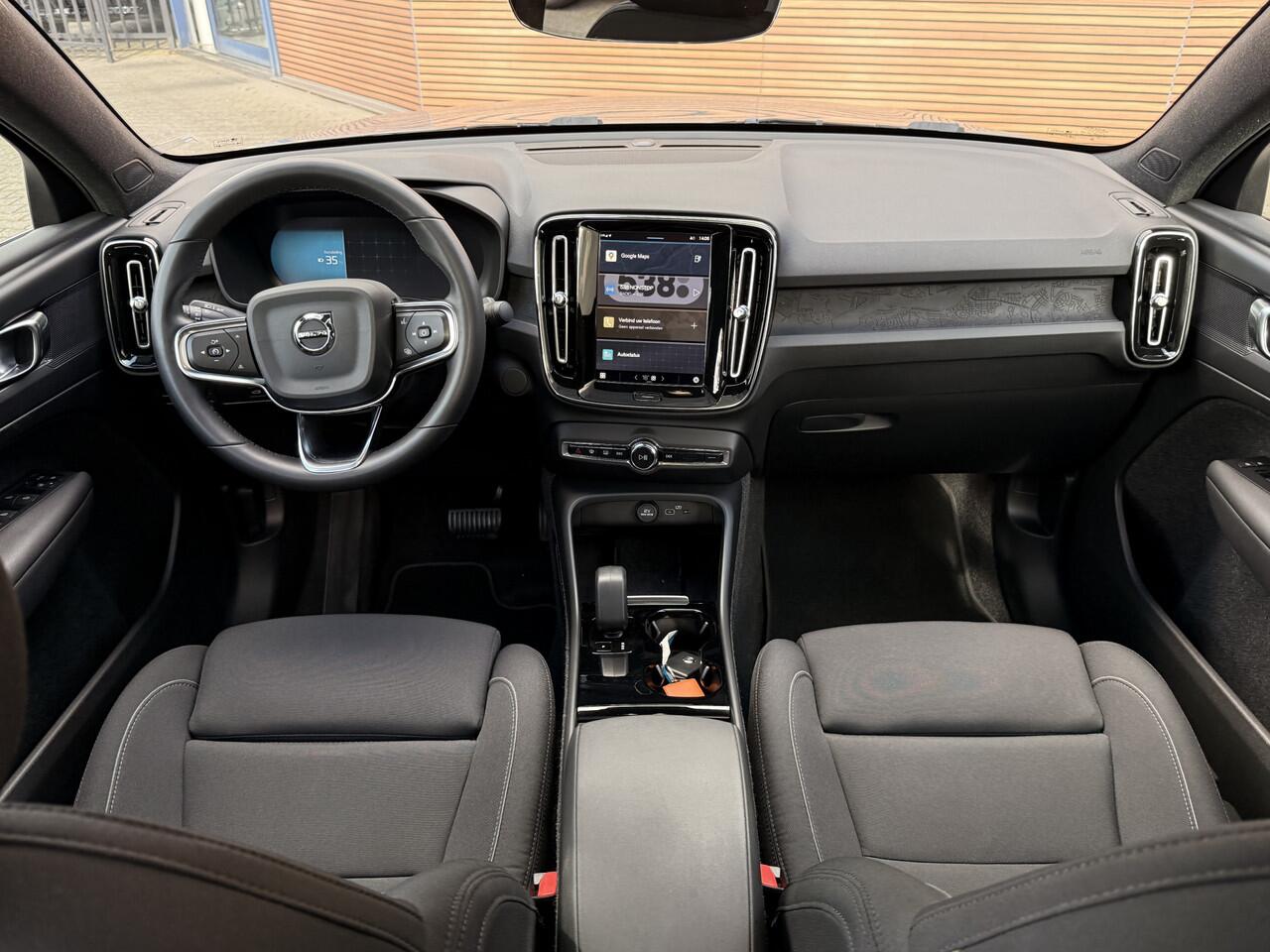 Volvo C40 Recharge Core 69 kWh Panoramadak / Carplay / Camera