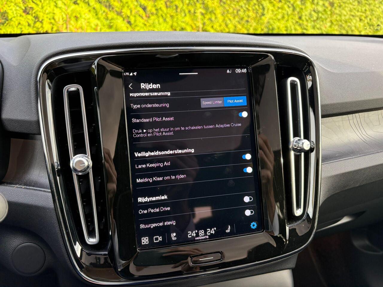 Volvo C40 Recharge Plus 69 kWh | Panoramadak | Stoel & Stuur Verwarming | 20" |