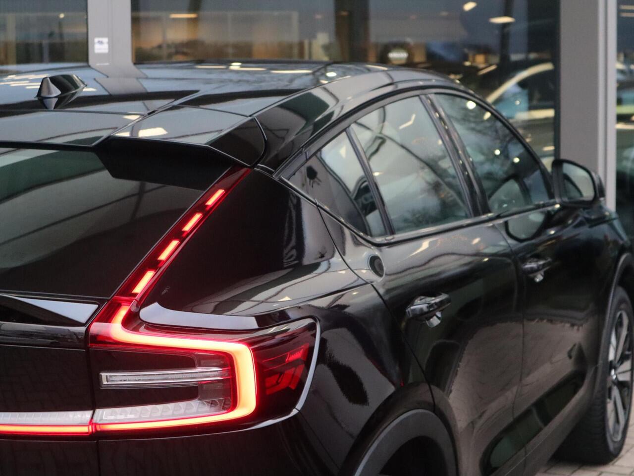 Volvo C40 Recharge Twin Intro Edition 78 kWh | Vos geleverd & onderhouden| Full Option!| Semi-elektrisch inklapbare trekhaak|