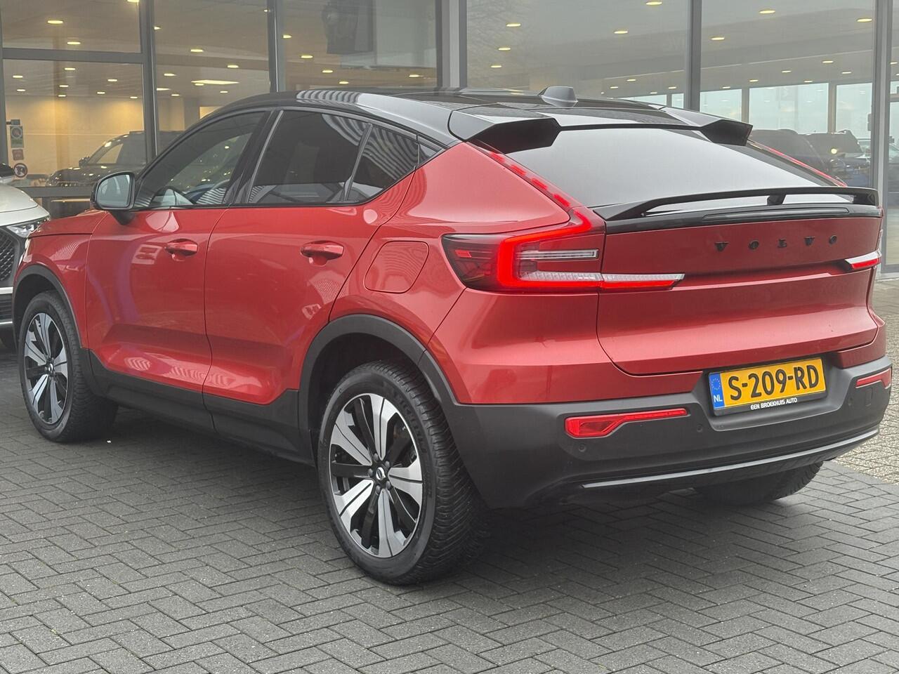 Volvo C40 Recharge Plus 69 kWh | Panoramadak | Adaptive cruise control | Stoel- & Stuurverwarming | Camera