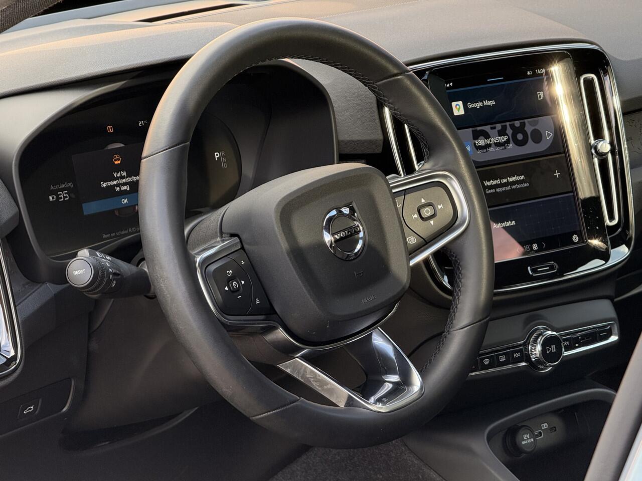 Volvo C40 Recharge Core 69 kWh Panoramadak / Carplay / Camera