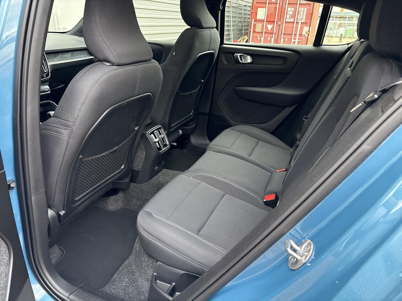 Volvo C40 Recharge 231PK Core 69 kWh | Camera | 19 "LMV | Stoelverwarming | Stuurverwarming