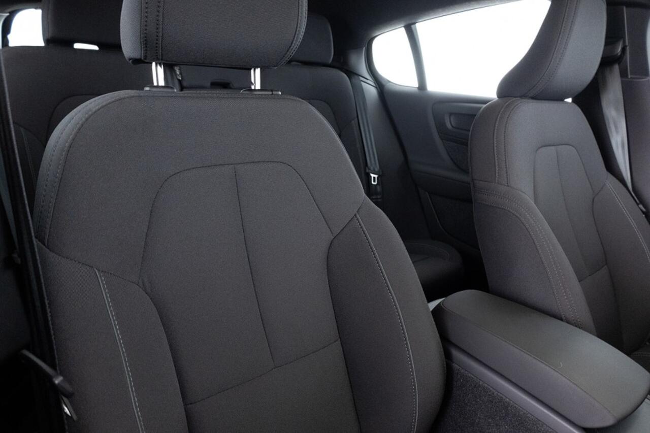 Volvo C40 Recharge Core 70 kWh | CARPLAY | Full LED | ECC | NAVI