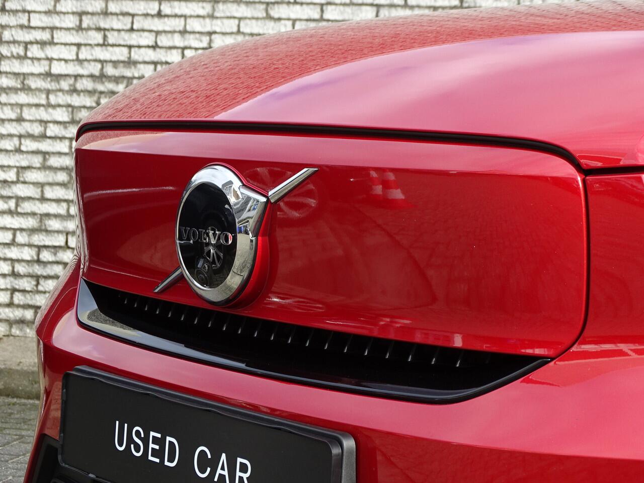 Volvo C40 Twin Ultimate 78 kWh | PanoDak | Trekhaak | Warmtepomp | H&K Audio