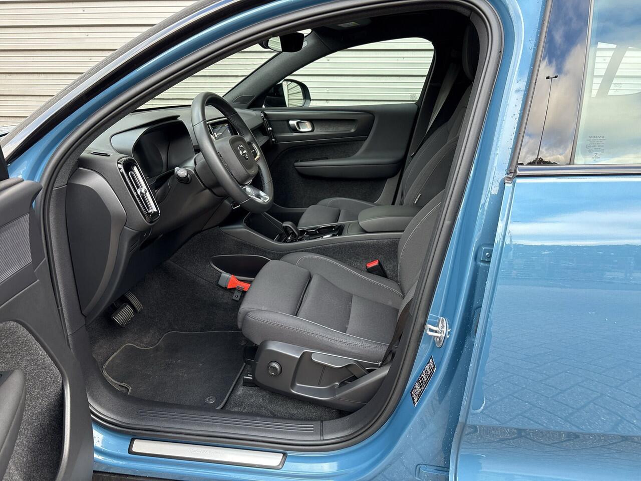 Volvo C40 Recharge 231PK Core 69 kWh | Camera | 19 "LMV | Stoelverwarming | Stuurverwarming