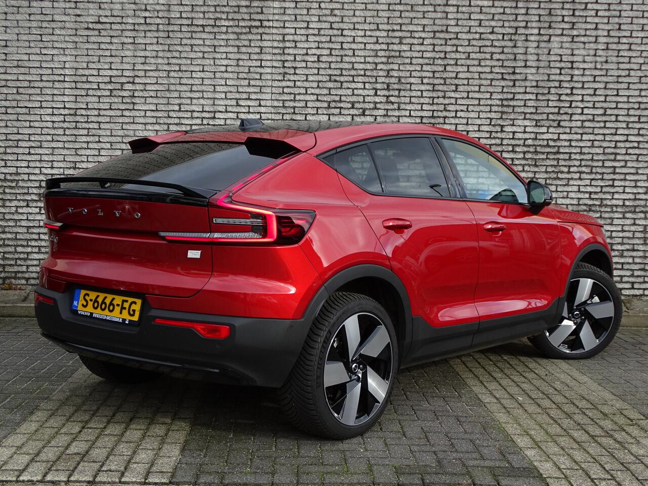 Volvo C40 Twin Ultimate 78 kWh | PanoDak | Trekhaak | Warmtepomp | H&K Audio