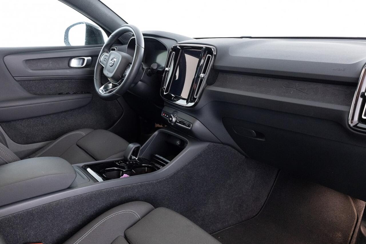 Volvo C40 Recharge Core 70 kWh | CARPLAY | Full LED | ECC | NAVI