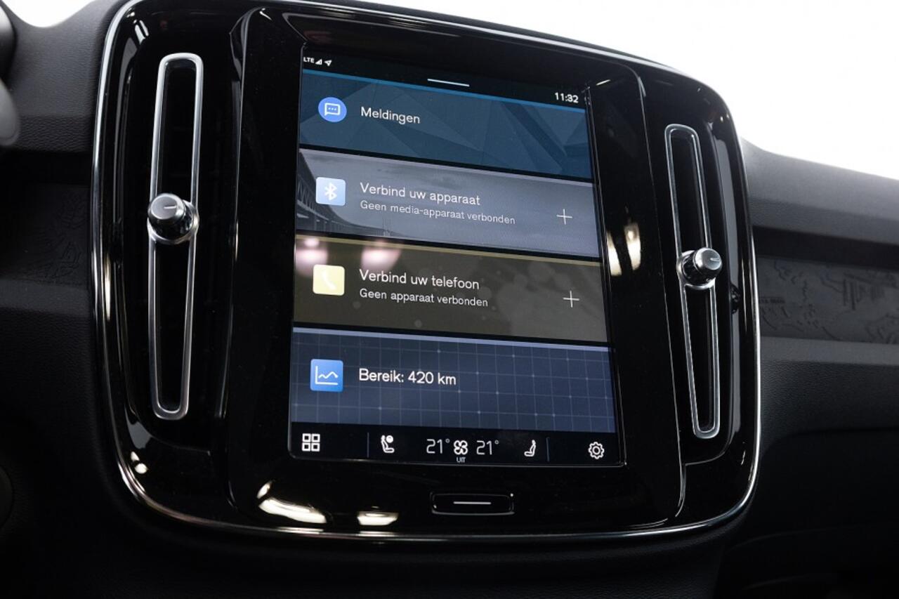 Volvo C40 Recharge Core 70 kWh | PANORAMADAK | Full LED | ECC | NAVI