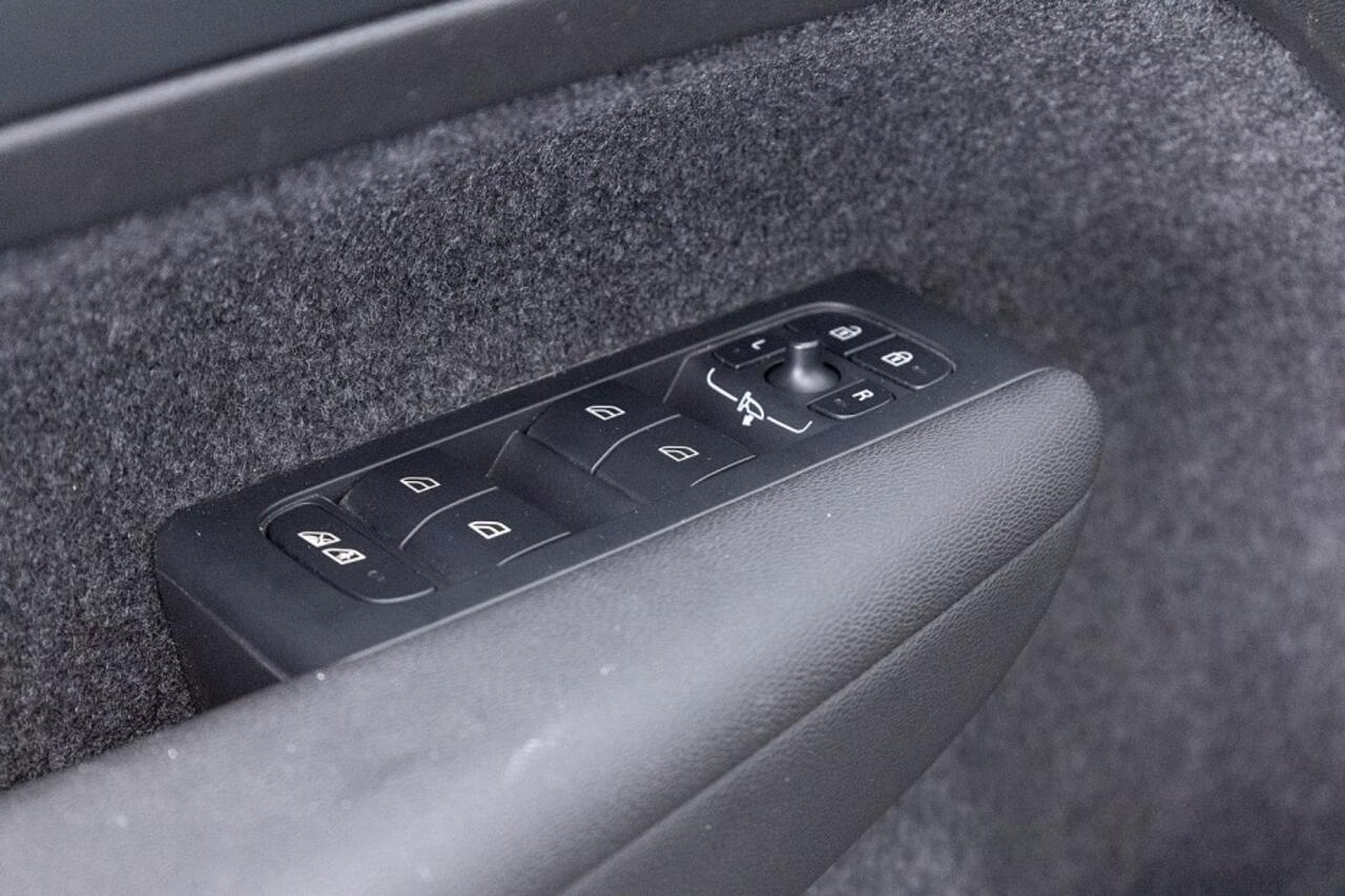 Volvo C40 Recharge Core 70 kWh | CARPLAY | Full LED | ECC | NAVI