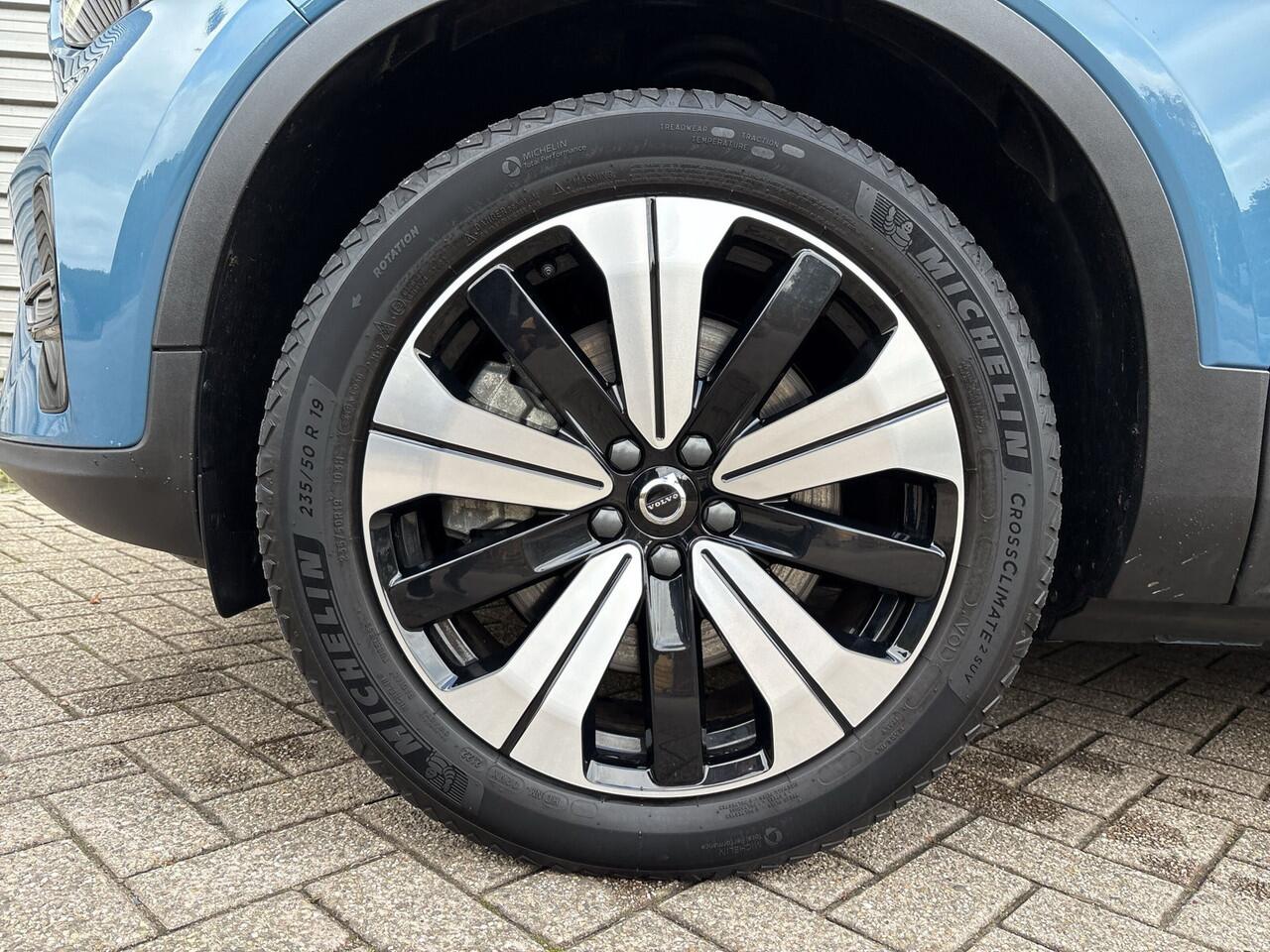 Volvo C40 Recharge 231PK Core 69 kWh | Camera | 19 "LMV | Stoelverwarming | Stuurverwarming