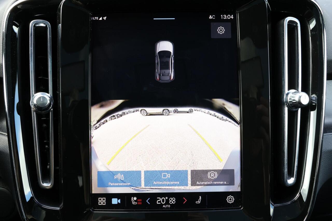 Volvo C40 Single Plus - Panoramadak - IntelliSafe Assist & Surround - Parkeercamera achter - Verwarmde voorstoelen & stuur - Parkeersensoren voor & achter- Draadloze tel. lader - Warmtepomp - Extra getint glas - 20' LMV