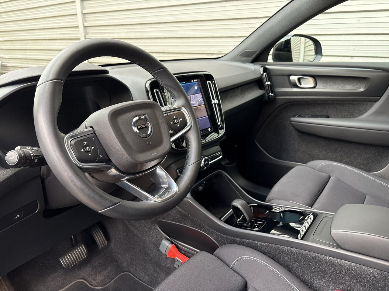 Volvo C40 Recharge 231PK Core 69 kWh | Camera | 19 "LMV | Stoelverwarming | Stuurverwarming