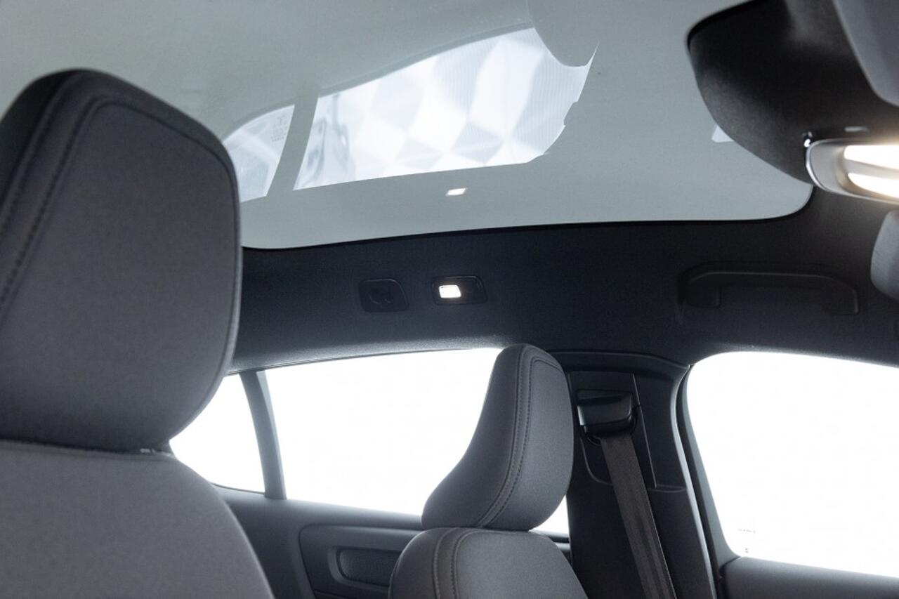 Volvo C40 Recharge Core 70 kWh | PANORAMADAK | Full LED | ECC | NAVI