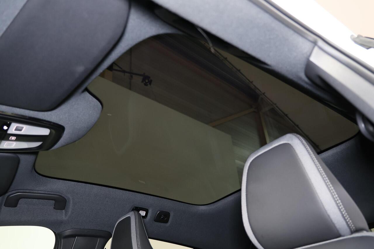 Volvo C40 Plus 69 kWh - Panoramadak - IntelliSafe Assist & Surround - Parkeercamera achter - Verwarmde voorstoelen & stuur - Parkeersensoren voor & achter - Warmtepomp - Draadloze tel. lader - Extra getint glas - 20' LMV