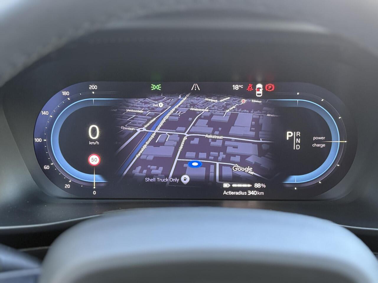 Volvo C40 Single Motor Plus 69 kWh | Stuur + stoel verwarming | All season banden | Keyless entry | Panorama dak | Warmte pomp |