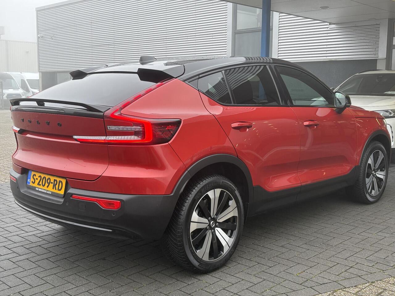 Volvo C40 Recharge Plus 69 kWh | Panoramadak | Adaptive cruise control | Stoel- & Stuurverwarming | Camera