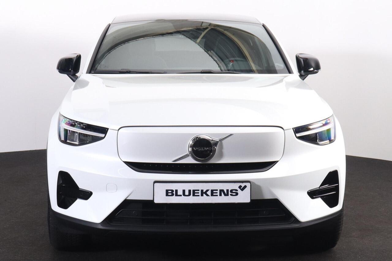 Volvo C40 Plus 69 kWh - Panoramadak - IntelliSafe Assist & Surround - Parkeercamera achter - Verwarmde voorstoelen & stuur - Parkeersensoren voor & achter - Warmtepomp - Draadloze tel. lader - Extra getint glas - 20' LMV