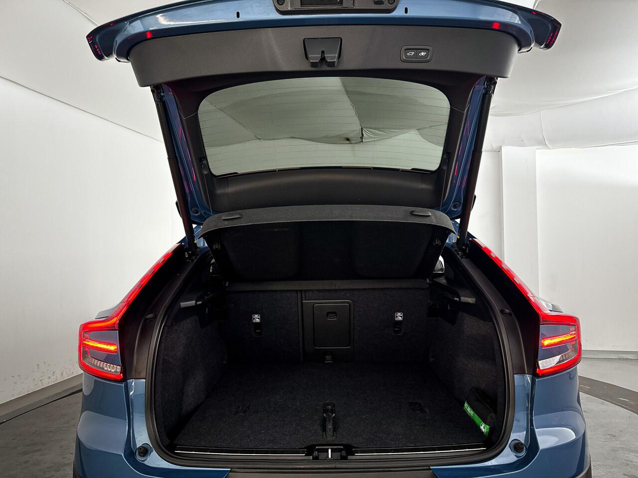 Volvo C40 Single Motor Extended Range Plus 82 kWh | Panoramadak | Parkeercamera | Stoel- en Stuurverwarming | Trekhaak