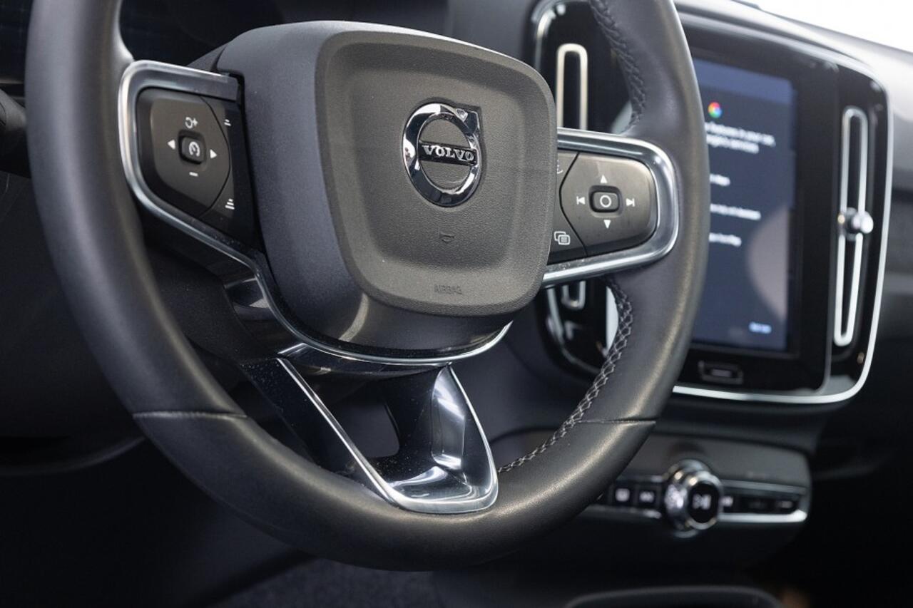 Volvo C40 Recharge Core 70 kWh | PANORAMADAK | Full LED | ECC | NAVI