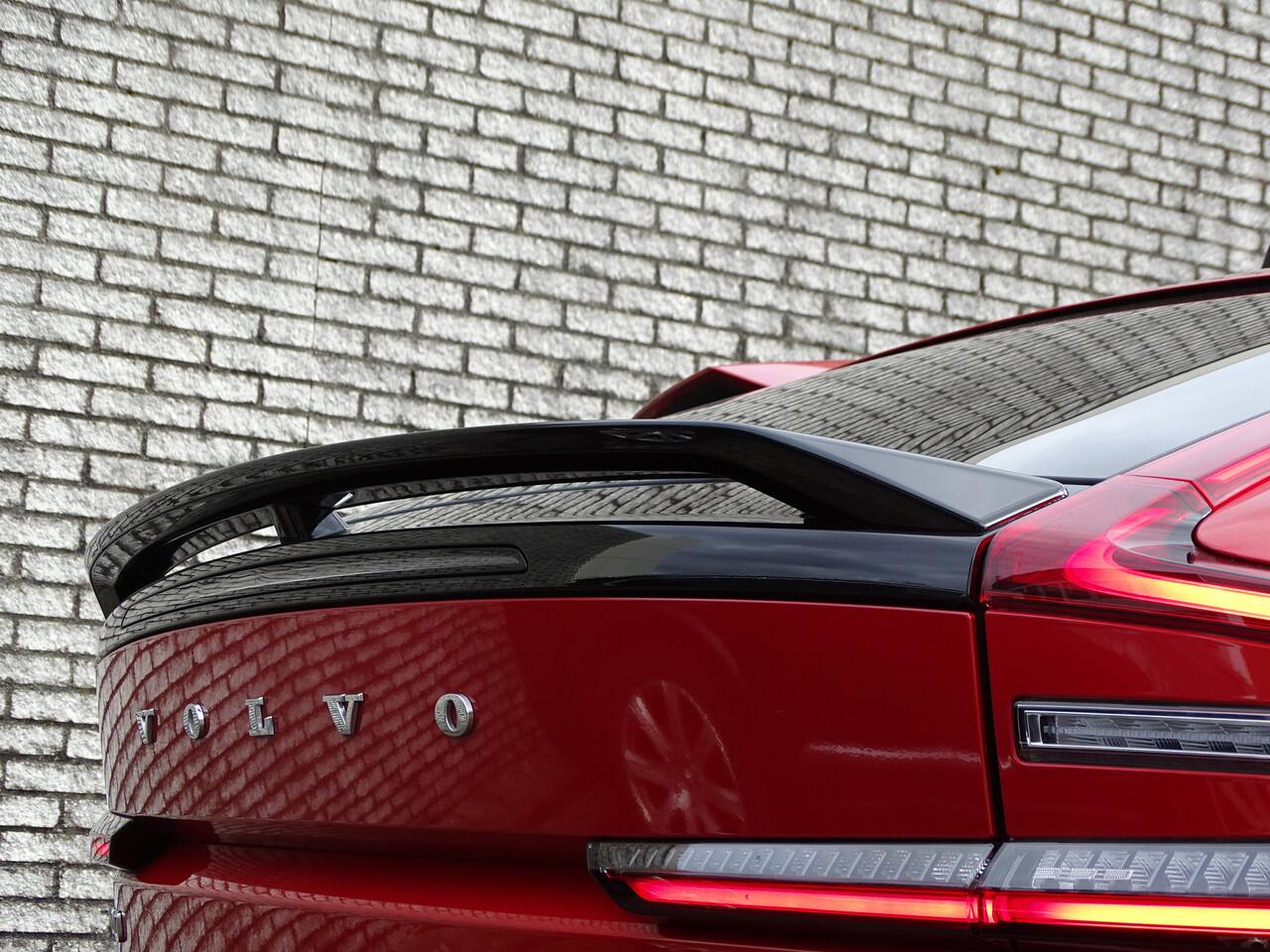 Volvo C40 Twin Ultimate 78 kWh | PanoDak | Trekhaak | Warmtepomp | H&K Audio