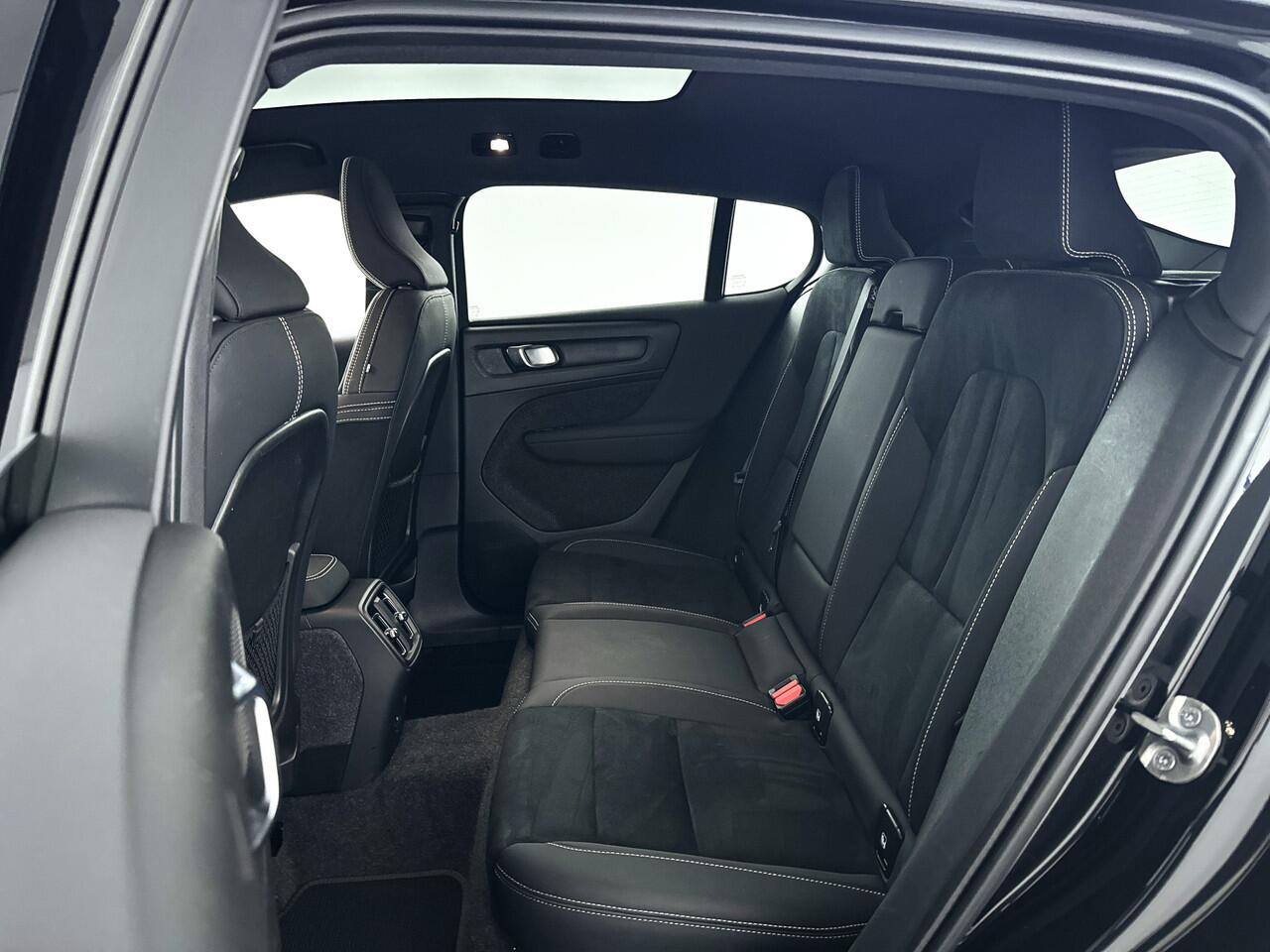 Volvo C40 Single Motor Extended Range Plus 82 kWh | Panoramadak | Parkeercamera | Stoel- en Stuurverwarming | Trekhaak