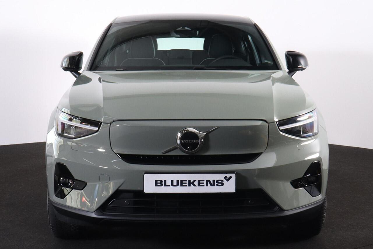 Volvo C40 Single Motor Extended Range Ultimate 82 kWh - Panoramadak - IntelliSafe Assist & Surround - 360º Camera - Verwarmde voorstoelen, stuur & achterbank - Parkeersensoren voor & achter - Elektr. bedienb. voorstoelen met geheugen links - Draadloze tel. lader - 