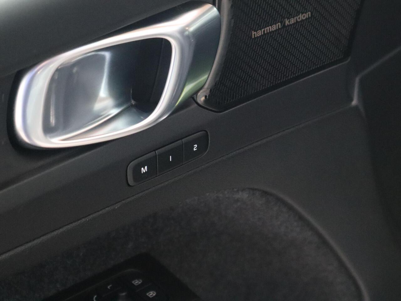 Volvo C40 Recharge Twin Intro Edition 78 kWh | Vos geleverd & onderhouden| Full Option!| Semi-elektrisch inklapbare trekhaak|