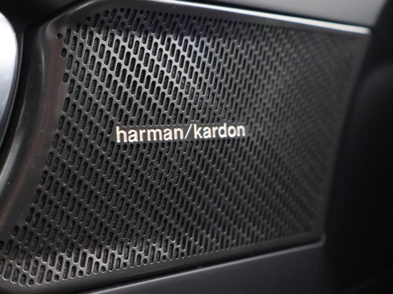 Volvo C40 RECHARGE TWIN ULTIMATE 78 kWh 408 PK SAGE GREEN + ELEK. TREKHAAK | 20 INCH | PANORAMA | PILOT ASSIST | ACC | HK