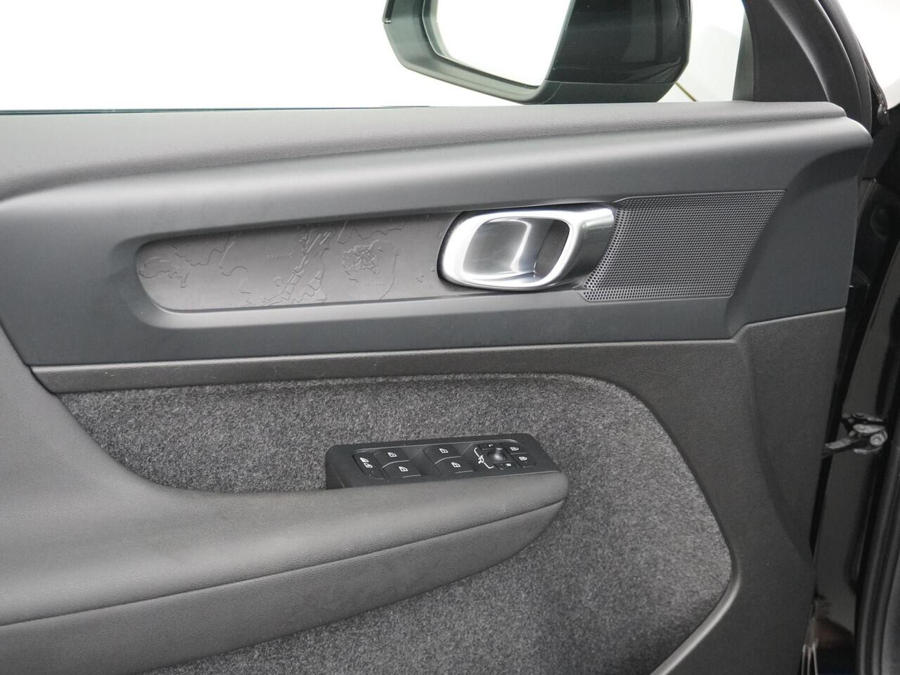 Volvo C40 Single Motor Plus 69 kWh SOH 97% | NAP | Trekhaak | Camera | Panoramadak | Adaptive Cruise