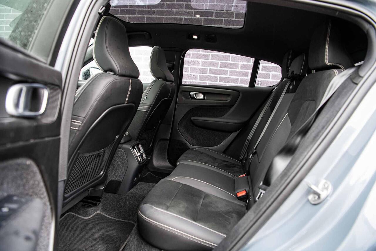 Volvo C40 Recharge Plus 69 kWh | Adaptieve cruise control | Stoel- en stuurverwarming | Warmtepomp | 20 inch velgen | Panoramadak | Camera |