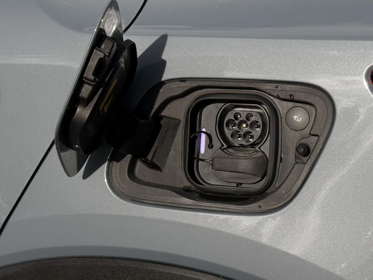 Volvo C40 Recharge Core 69 kWh Panoramadak / Carplay / Camera