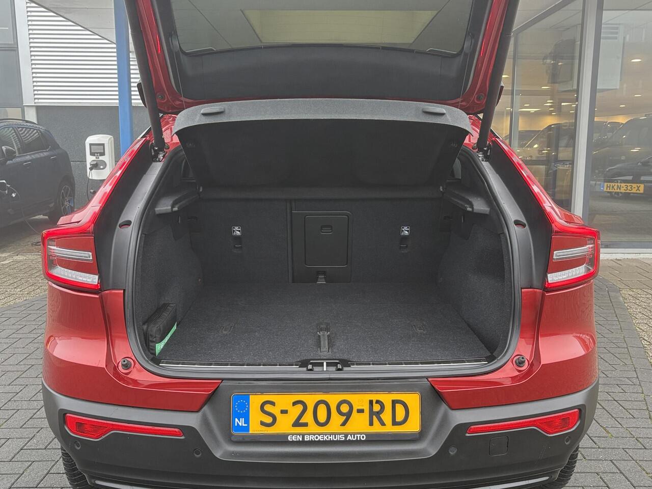 Volvo C40 Recharge Plus 69 kWh | Panoramadak | Adaptive cruise control | Stoel- & Stuurverwarming | Camera