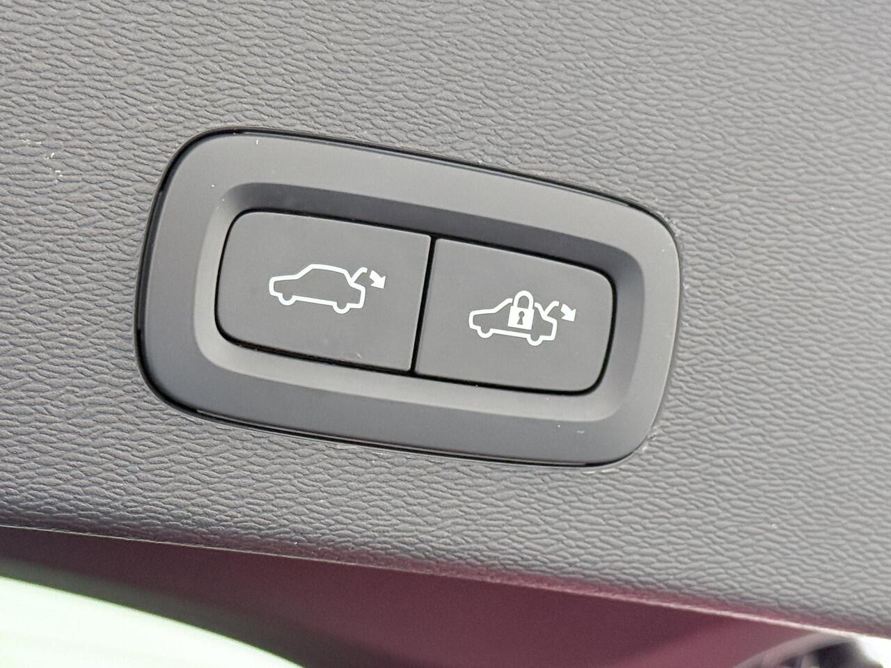 Volvo C40 Recharge Plus 69 kWh SOH 93% STOEL/ STUURVERW. | PANO| WARMTEPOMP| ELEK. TREKHAAK| ELEK. ACHTERKLEP| DODE HOEK| CAMERA|