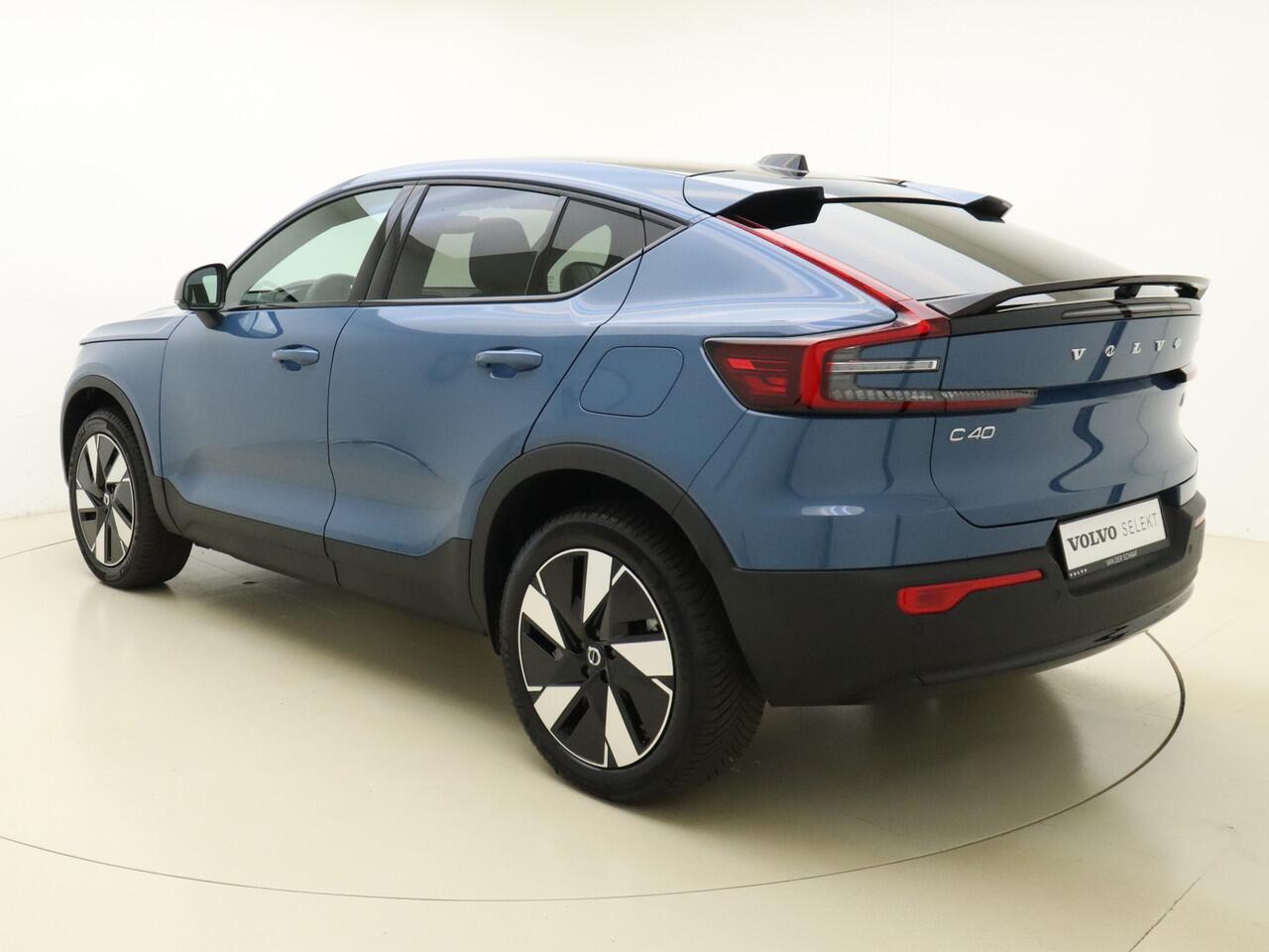 Volvo C40 Extended Range Plus / El. Trekhaak / Nubuck / Getint glas / Gratis onderhoud t/m 17-01-2028 / Climate /