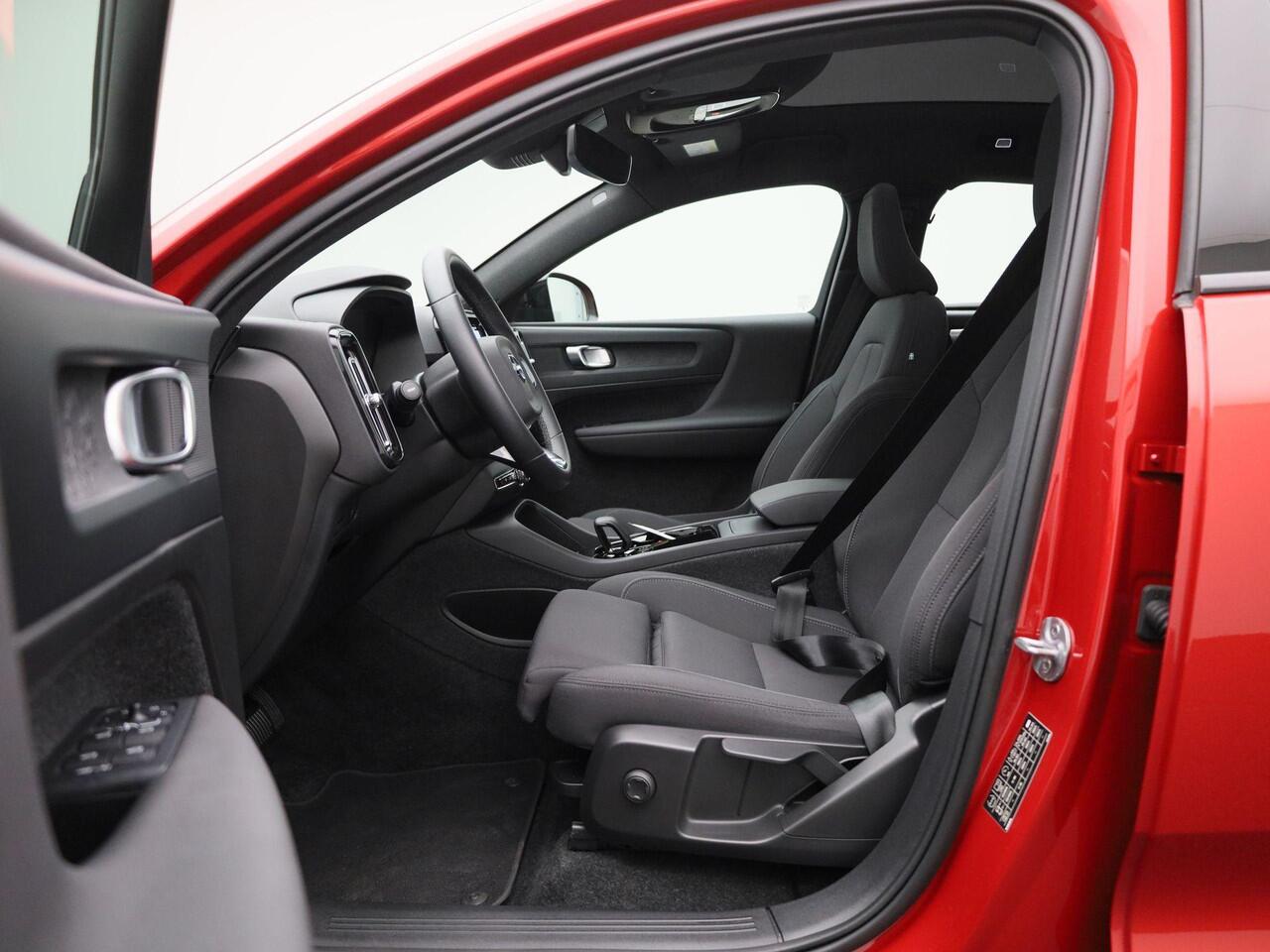 Volvo C40 Recharge Extended Range Plus | CarPlay | Verw. stuur |