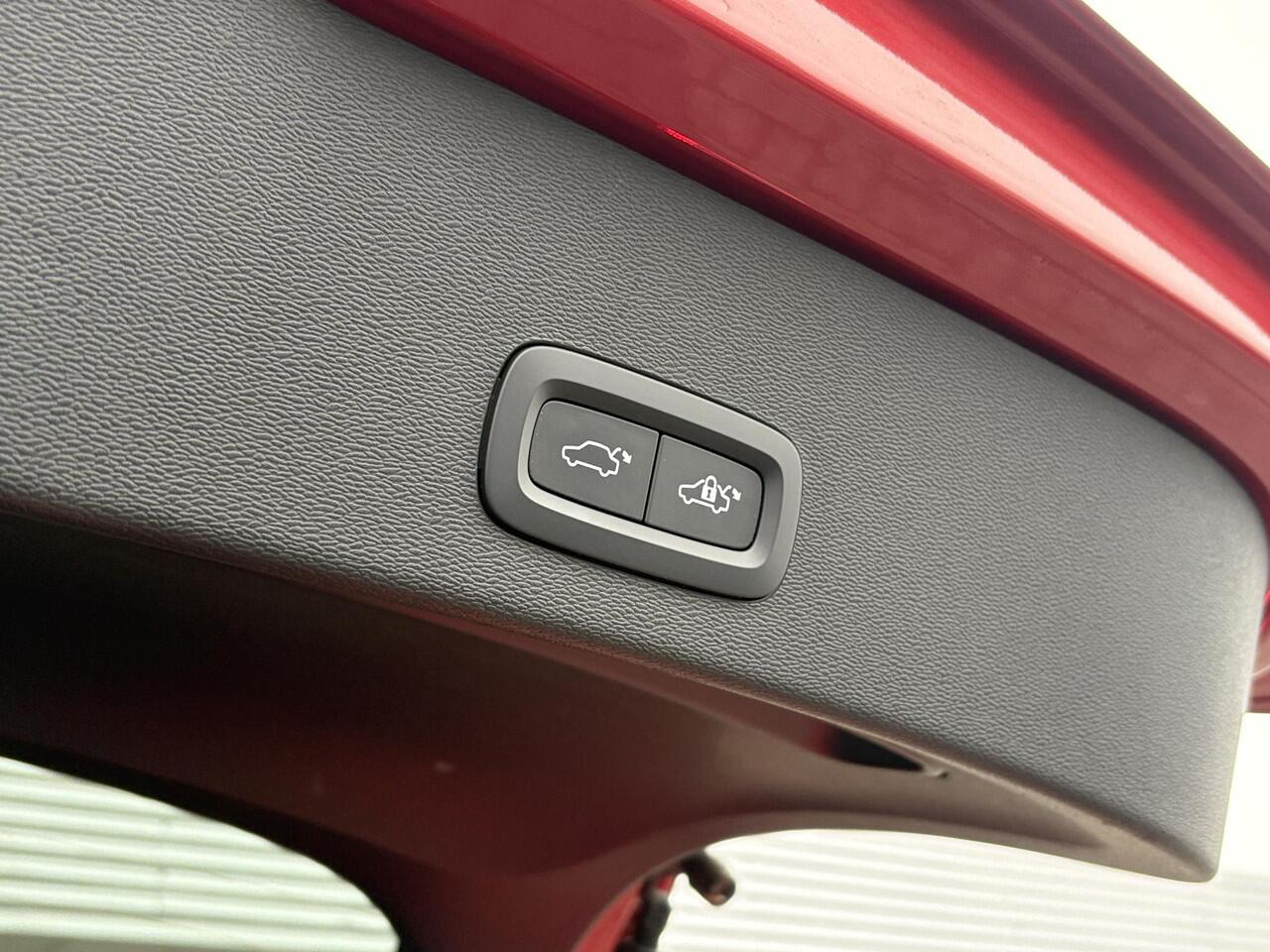 Volvo C40 Recharge Plus 69 kWh | Panoramadak | Adaptive cruise control | Stoel- & Stuurverwarming | Camera