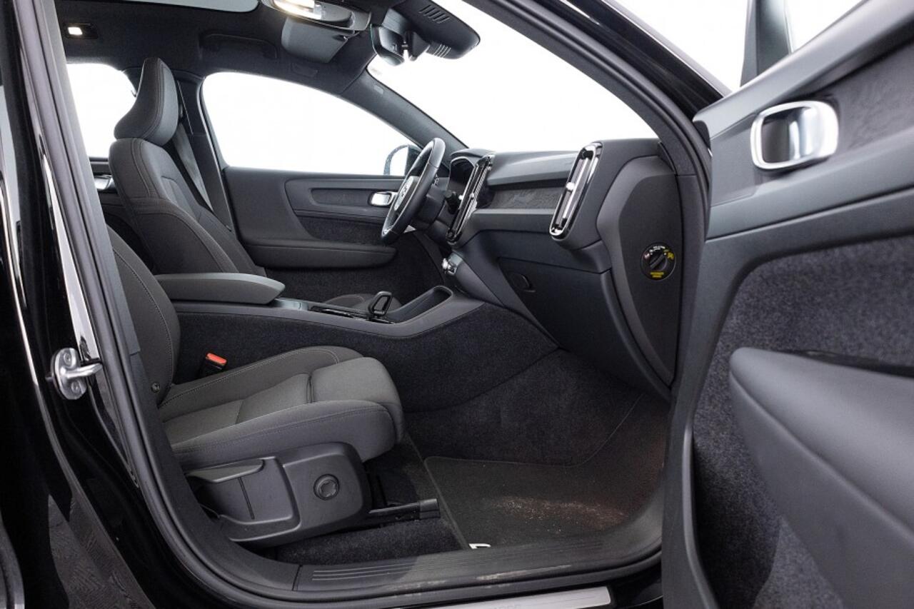 Volvo C40 Recharge Core 70 kWh | CARPLAY | Full LED | ECC | NAVI