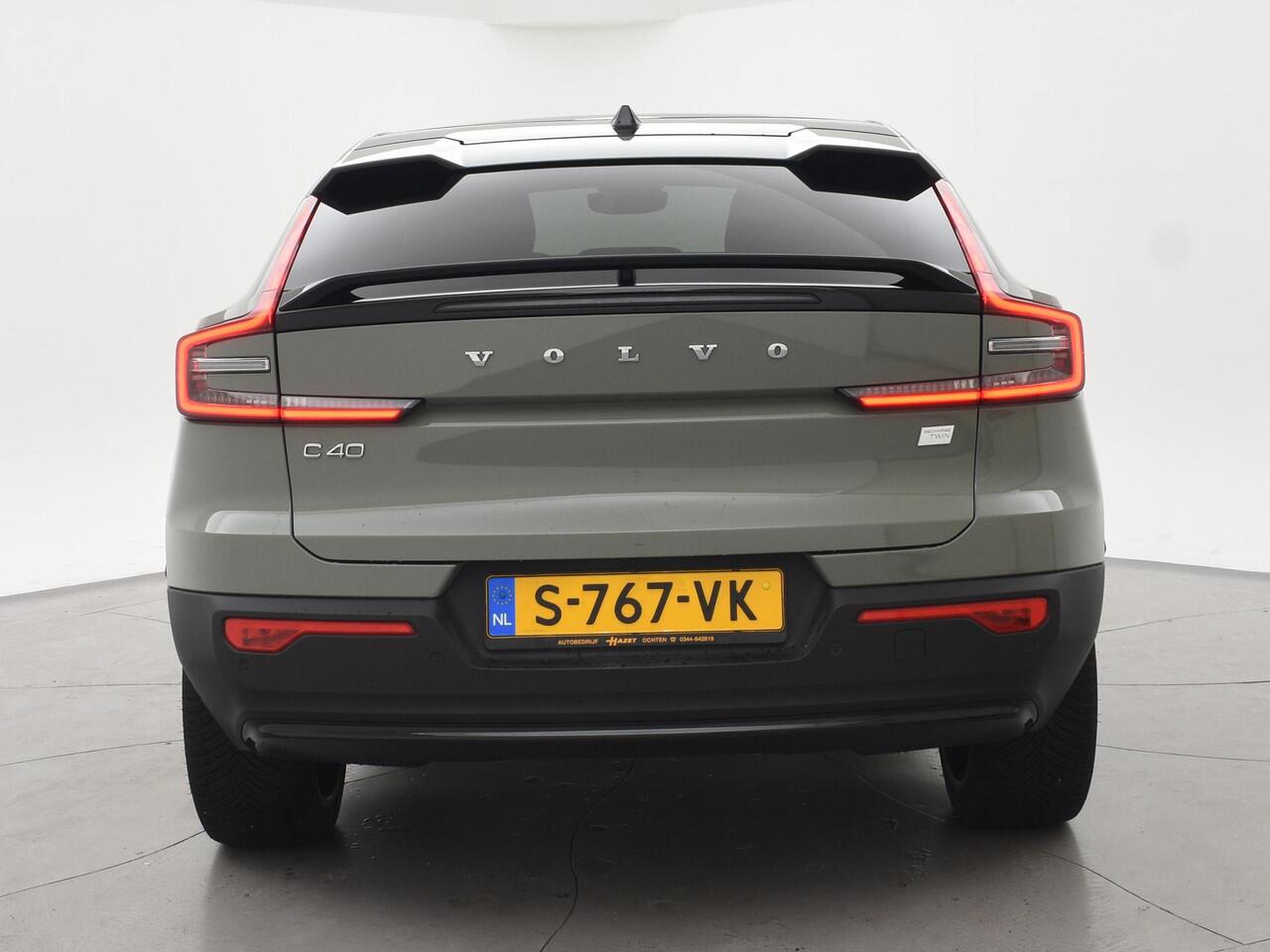 Volvo C40 RECHARGE TWIN ULTIMATE 78 kWh 408 PK SAGE GREEN + ELEK. TREKHAAK | 20 INCH | PANORAMA | PILOT ASSIST | ACC | HK