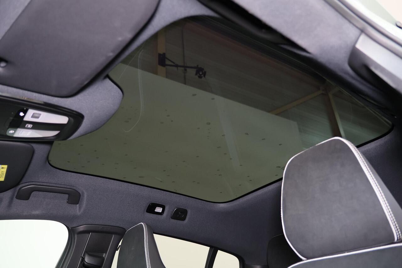 Volvo C40 Extended Range Plus 82 kWh - Panoramadak - IntelliSafe Assist & Surround - Parkeercamera achter - Verwarmde voorstoelen & stuur - Parkeersensoren voor & achter - Draadloze tel. lader - Warmtepomp - High Performance audio- Extra getint glas - Elektr. inkla