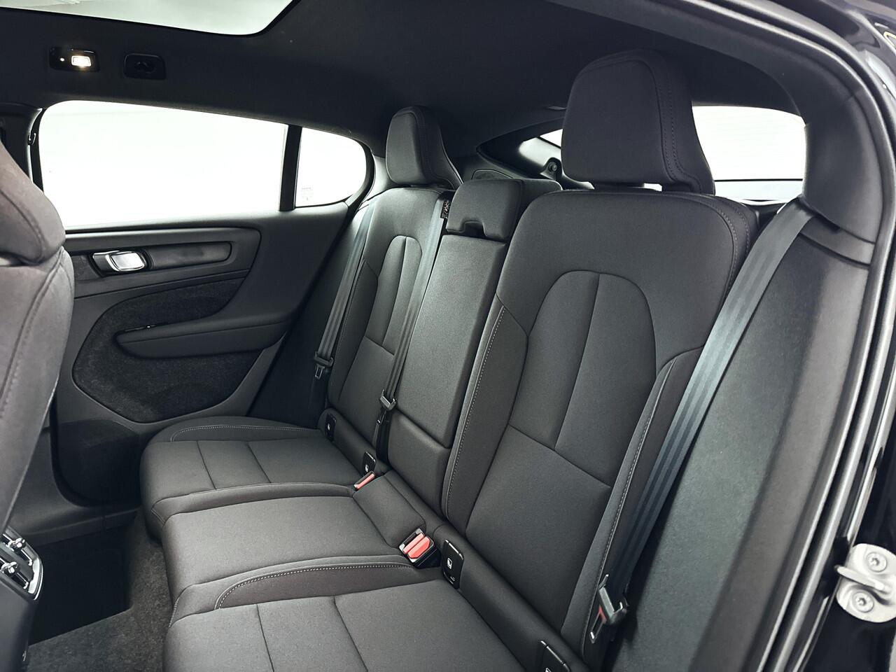 Volvo C40 Single Motor Plus 69 kWh | Panoramadak | Parkeercamera | Stoel- en Stuurverwarming