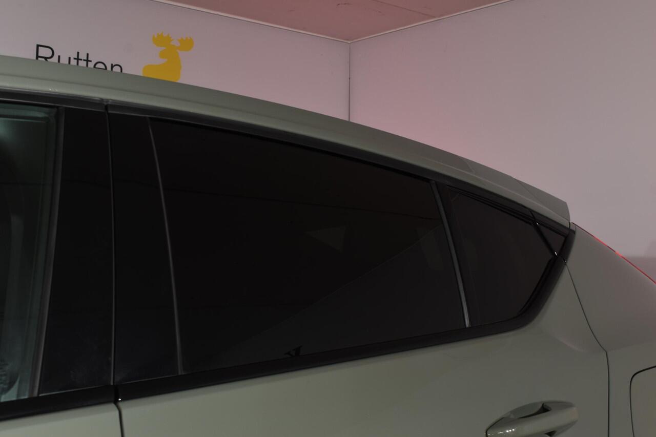 Volvo C40 231PK Single Motor 70 kWh Plus Dark / Navigatie / Camera / Parkeersensoren / Stoelverwarming / Stuurverw. / Adaptieve Cruise Control / LM Velgen /