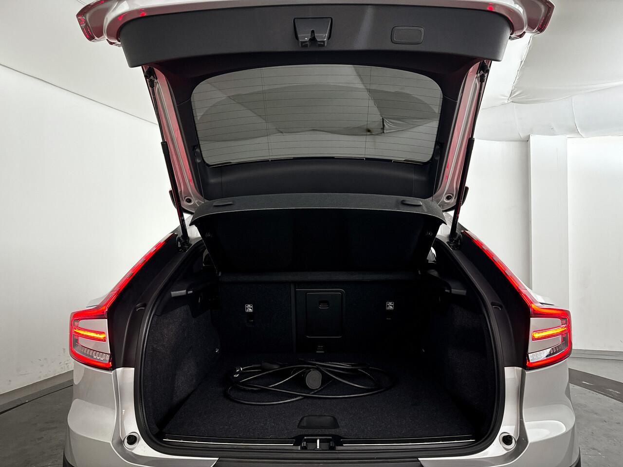 Volvo C40 Single Motor Extened Range Core 82 kWh | Panoramadak | Parkeercamera | Stoel- en Stuurverwarming | Trekhaak