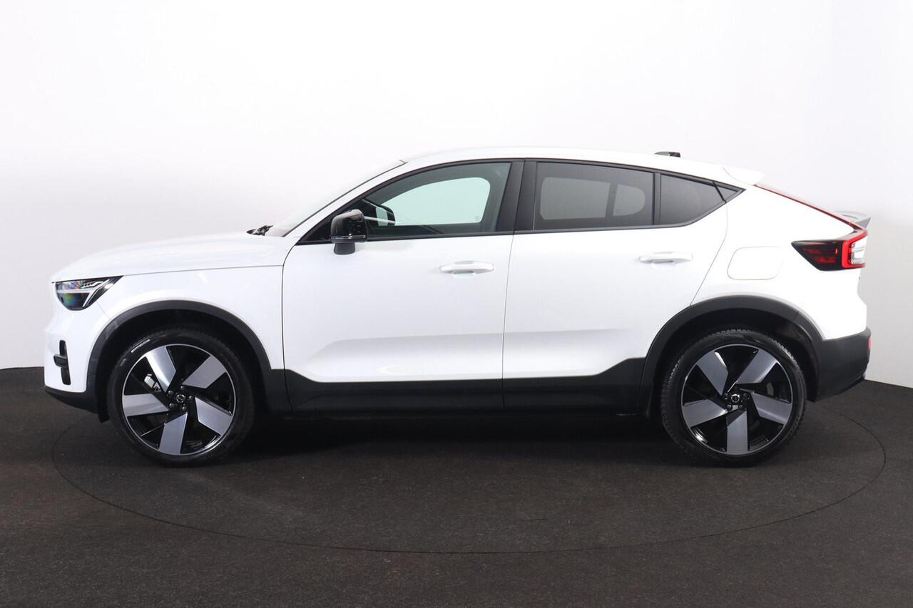 Volvo C40 Plus 69 kWh - Panoramadak - IntelliSafe Assist & Surround - Parkeercamera achter - Verwarmde voorstoelen & stuur - Parkeersensoren voor & achter - Warmtepomp - Draadloze tel. lader - Extra getint glas - 20' LMV
